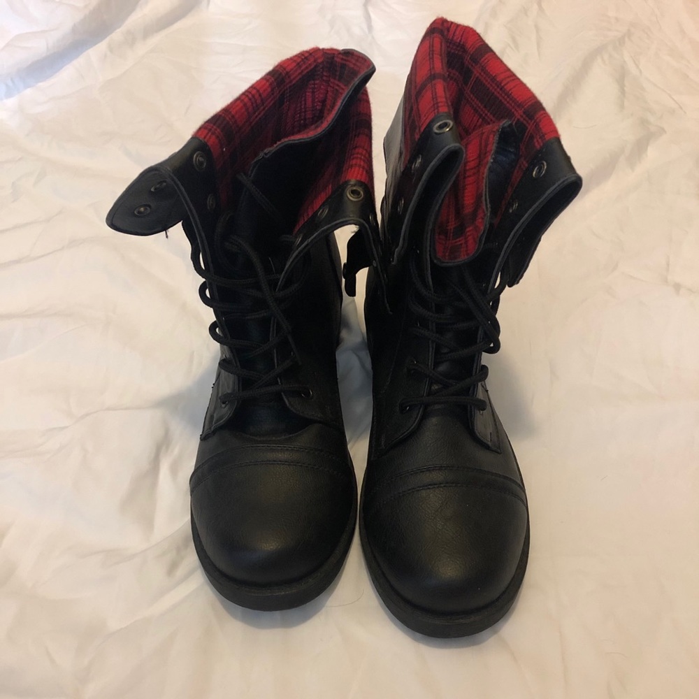 Combat boots
